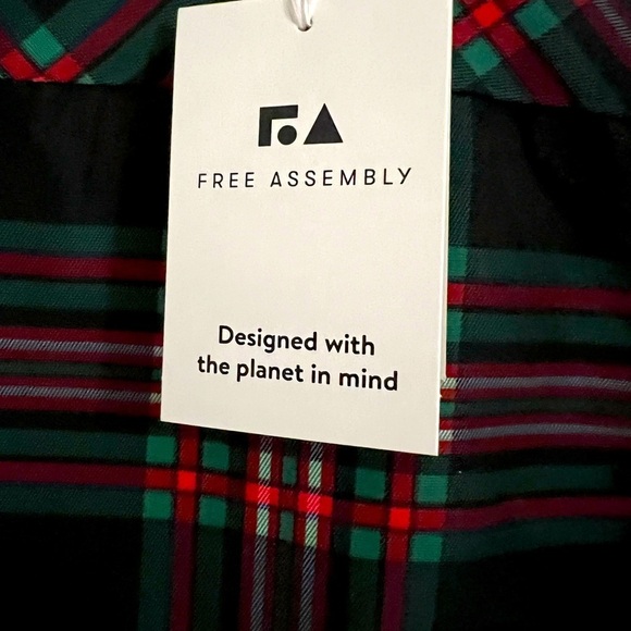 Free Assembly Cute women multi color top with bell sleeves, slit sides. Size S - Picture 12 of 13